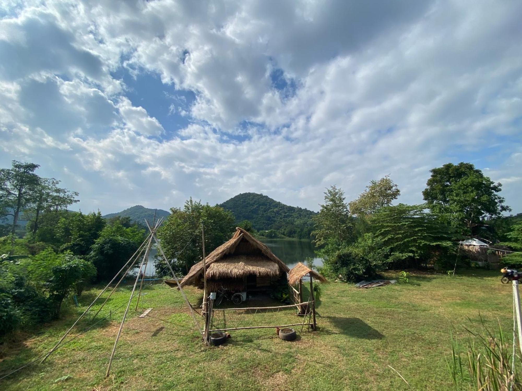 Hotel Royal Mountain Hut Ratchaburi Exterior foto