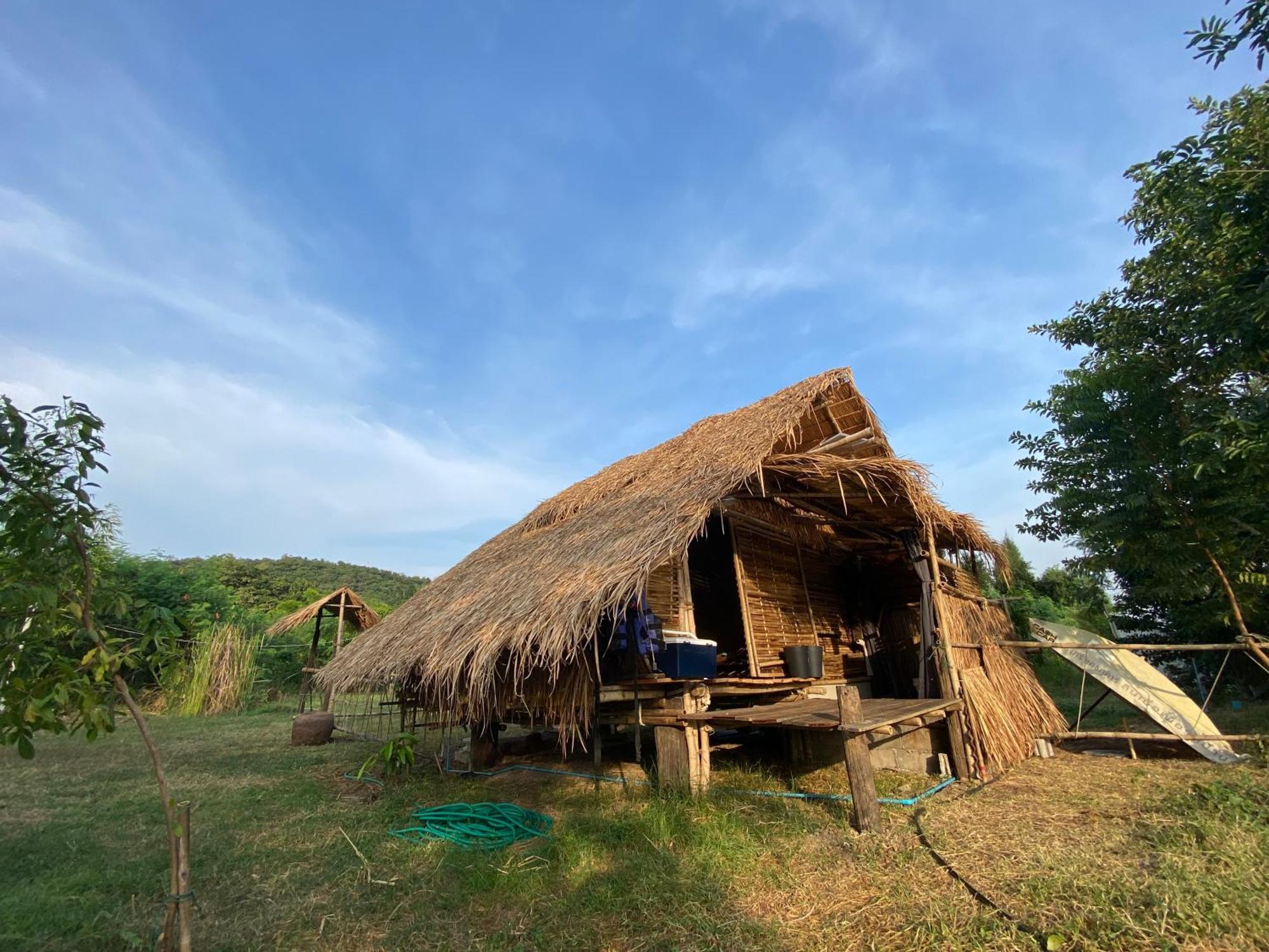 Hotel Royal Mountain Hut Ratchaburi Exterior foto