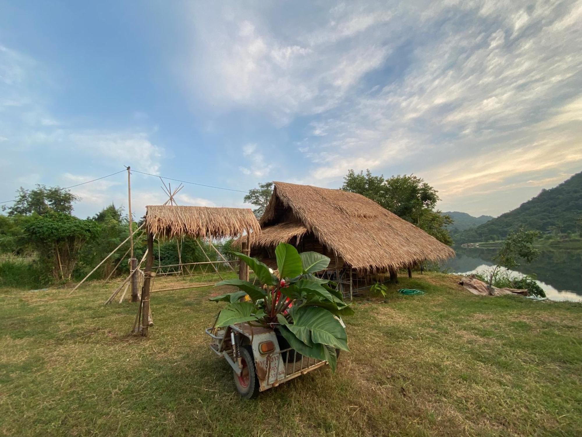 Hotel Royal Mountain Hut Ratchaburi Exterior foto